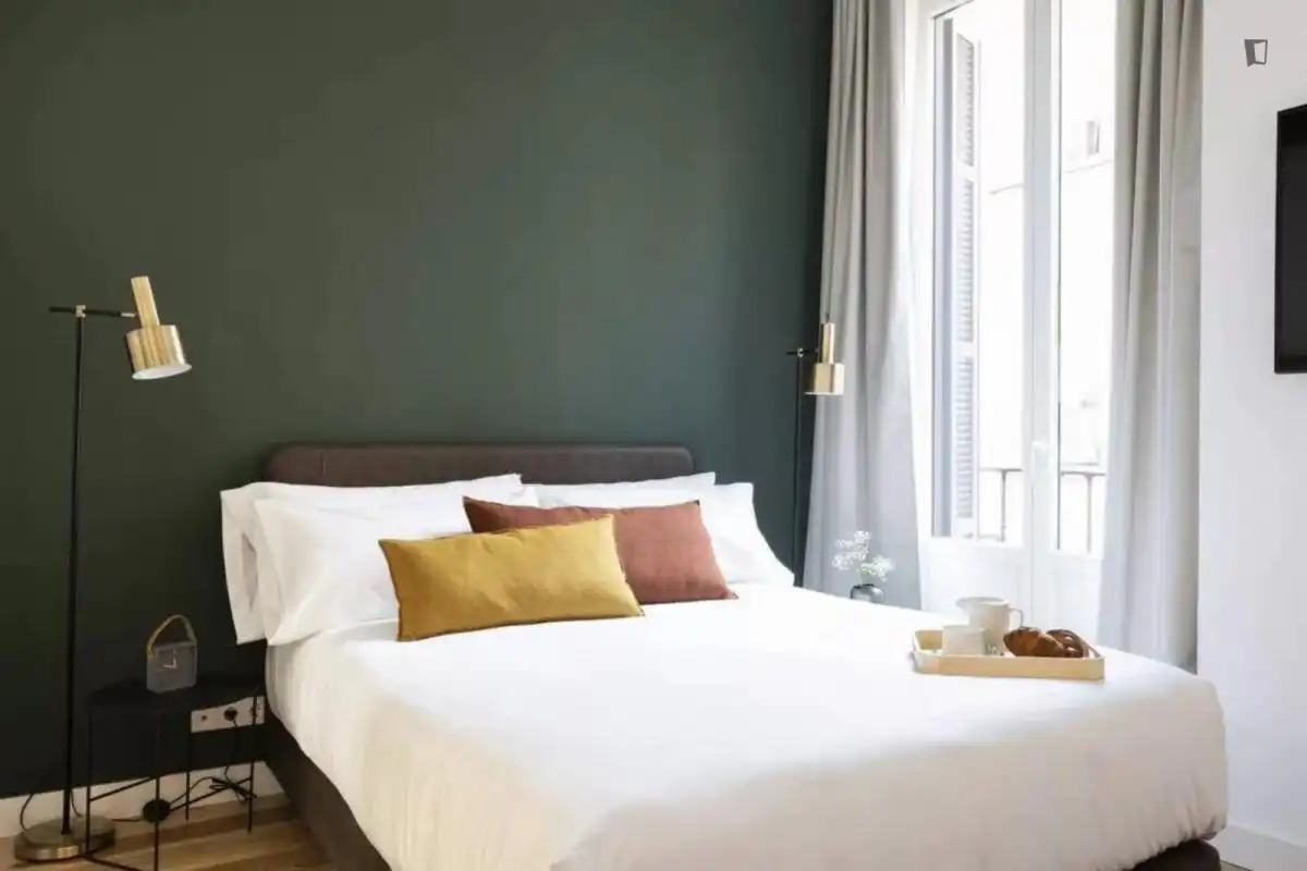 Study for rent in Cortes - Huertas