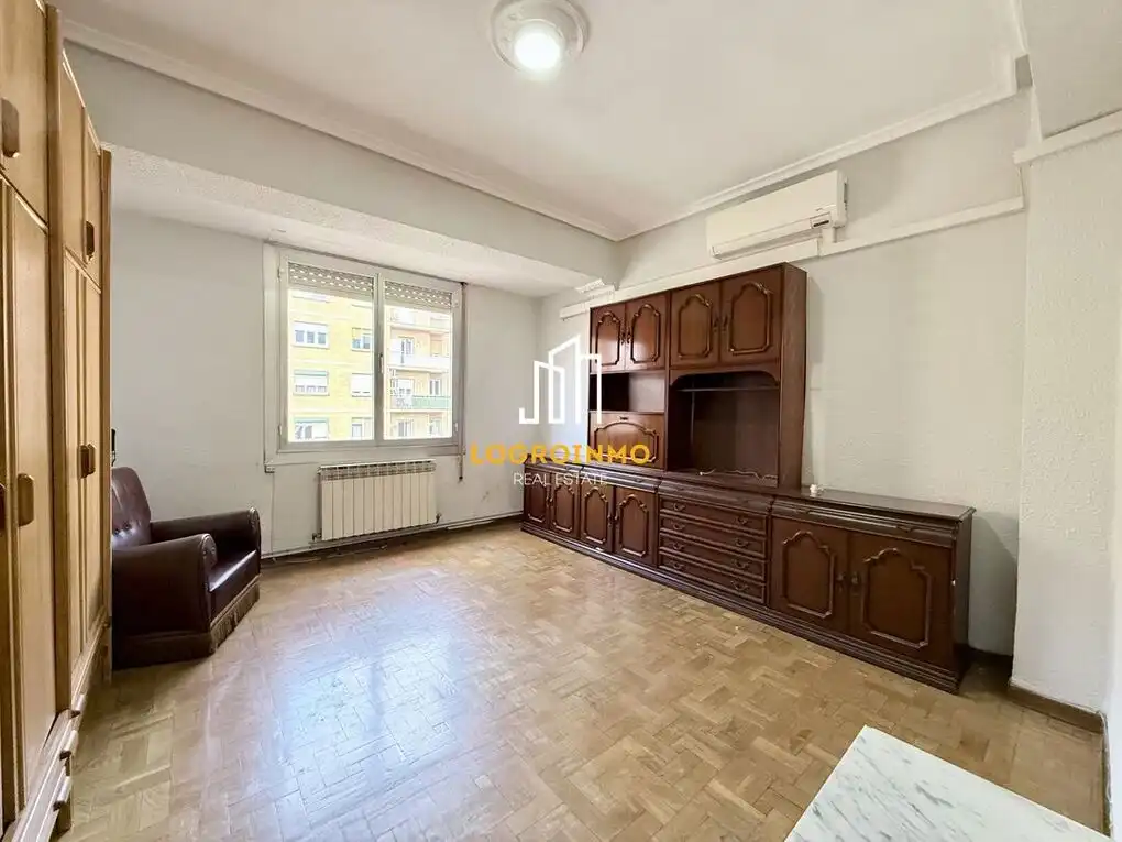 Sala de estar de Piso en venta en  Logroño con Aire acondicionado, Calefacción y Balcón
