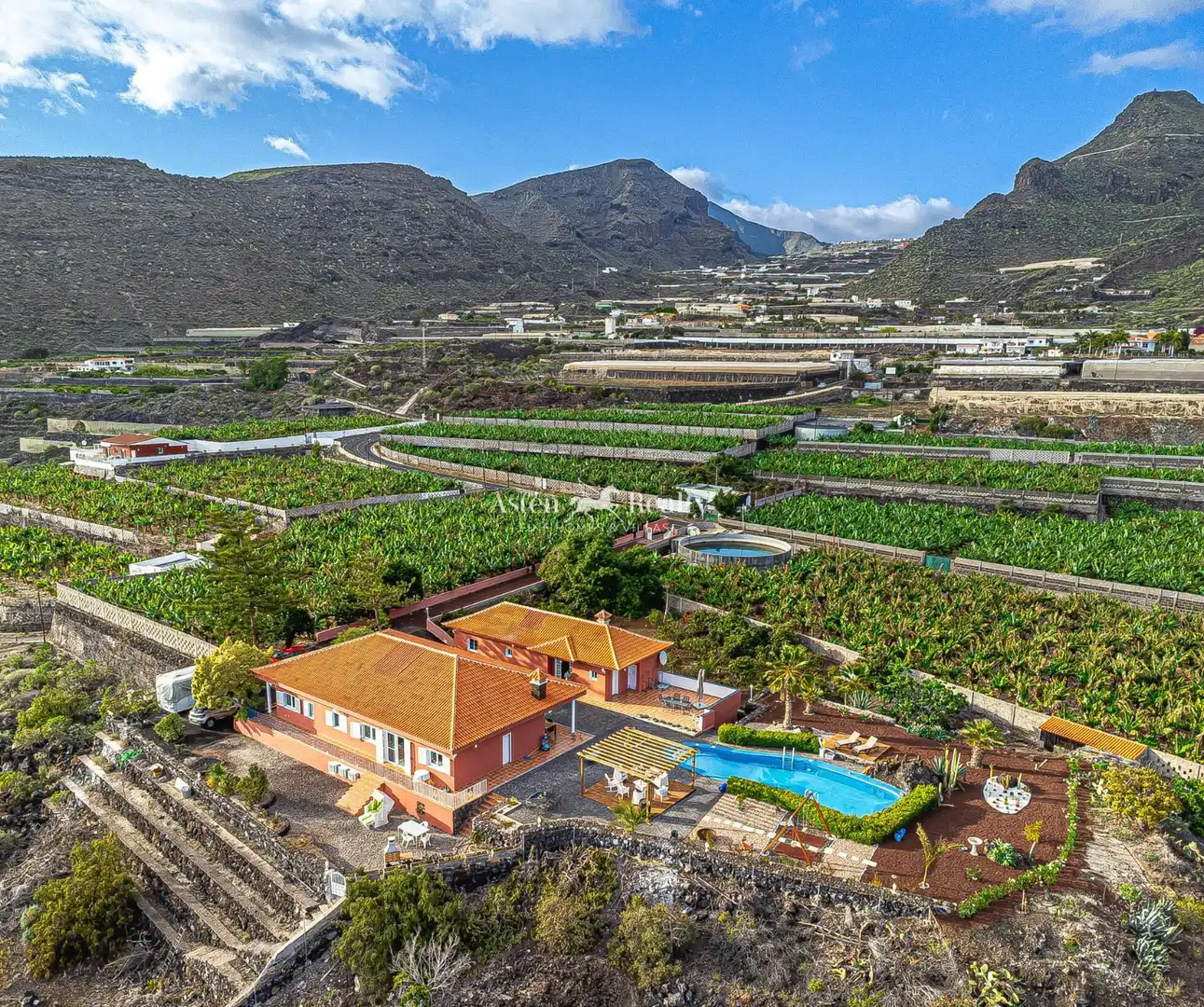 Vista exterior de Casa o chalet en venta en Santiago del Teide con Aire acondicionado, Calefacción y Piscina