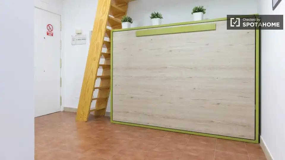 Study for share in Madrid  with Air Conditioner, Heating and Terrace