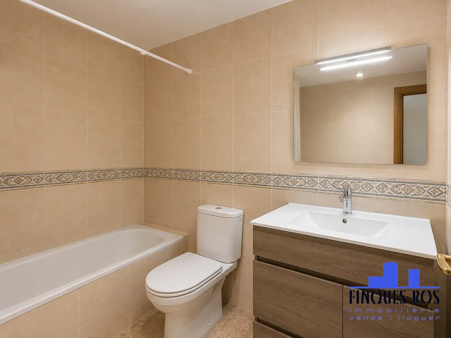 Baño de Piso en venta en Vinaròs con Aire acondicionado, Calefacción y Terraza