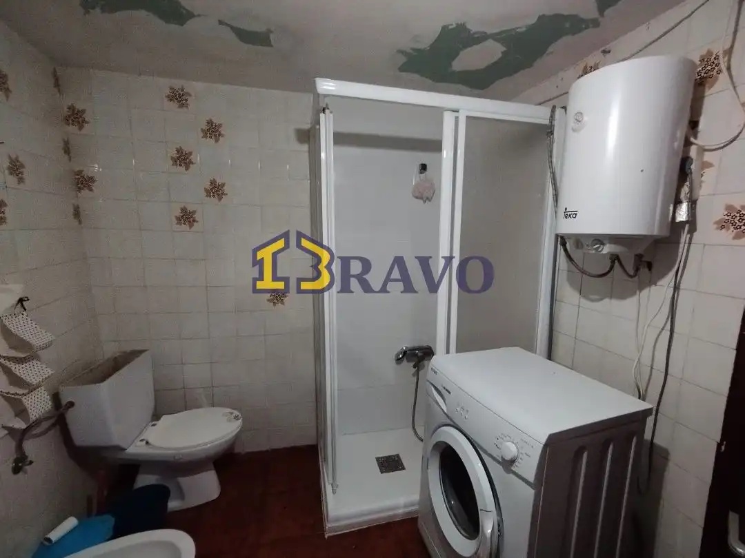 Baño de Casa adosada en venta en Junta de Traslaloma con Calefacción, Jardín privado y Amueblado