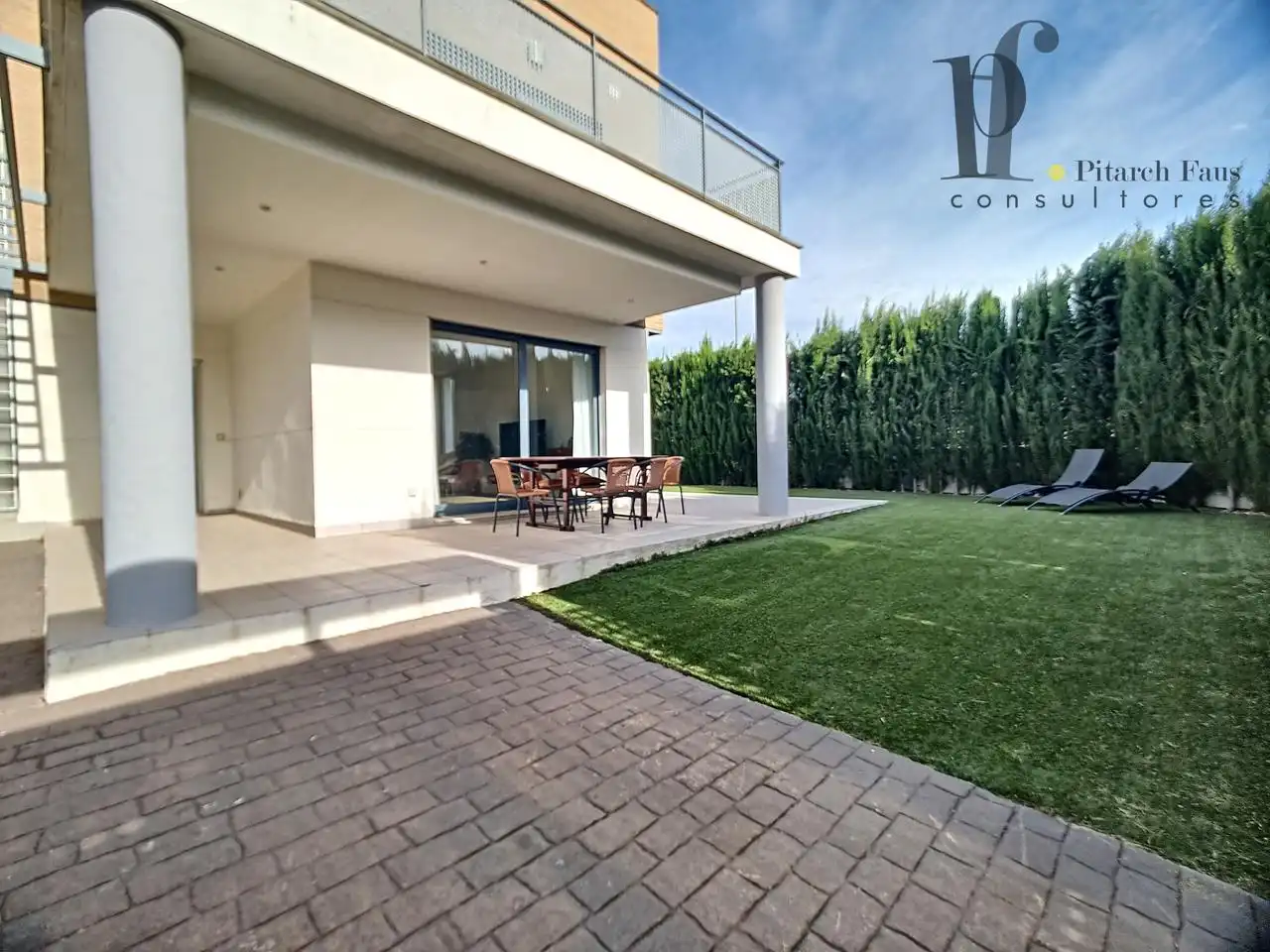 Maison jumelée avec terrasse à louer à La Conarda