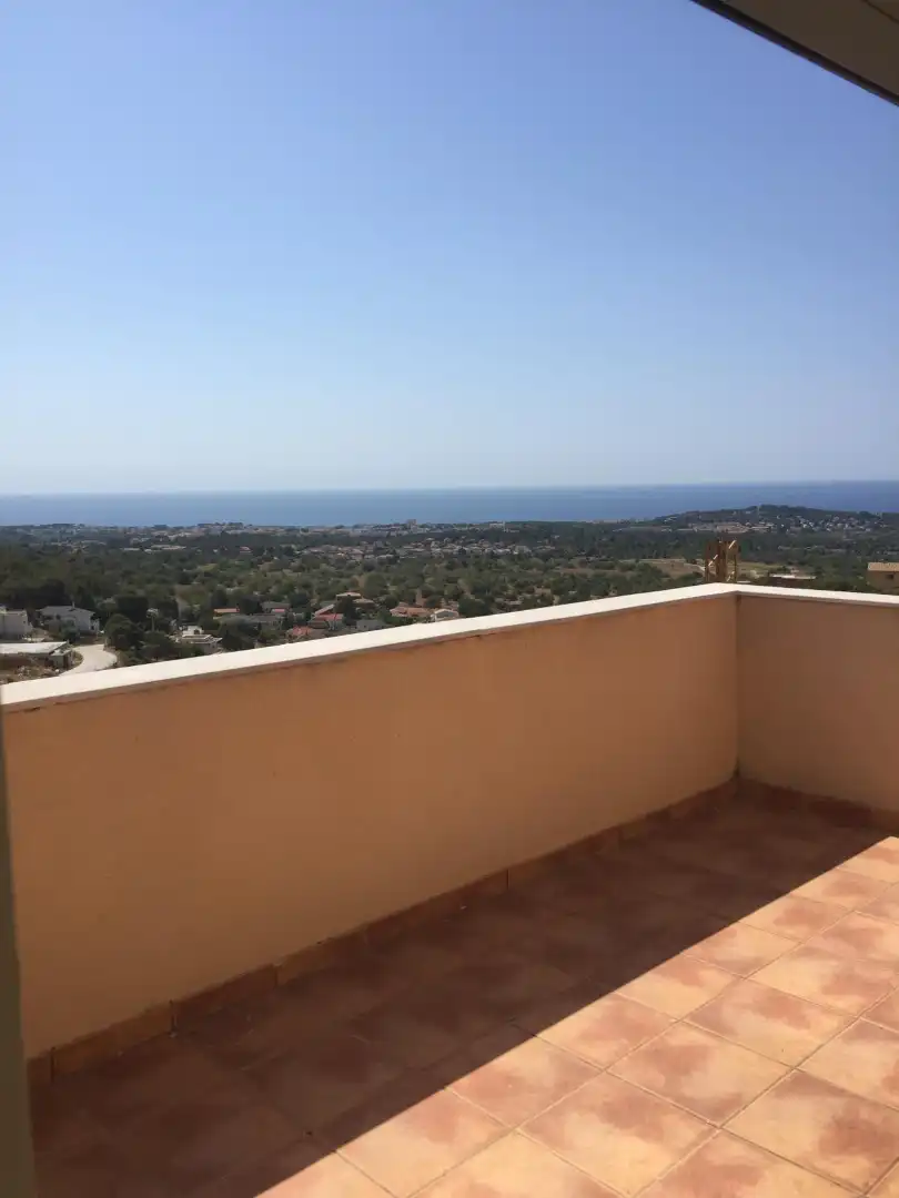 Terrasse von Wohnung zum Verkauf in Roda de Berà mit Klimaanlage, Heizung und Ofen