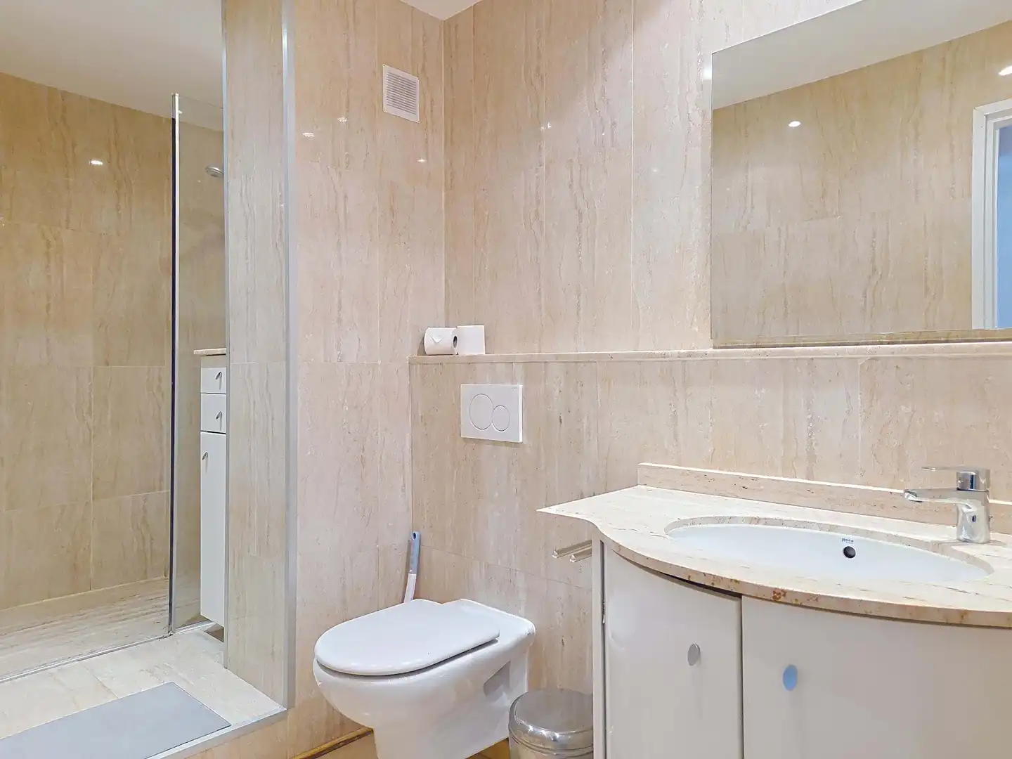 Baño de Piso en venta en Barcelona con Aire acondicionado, Calefacción y Terraza