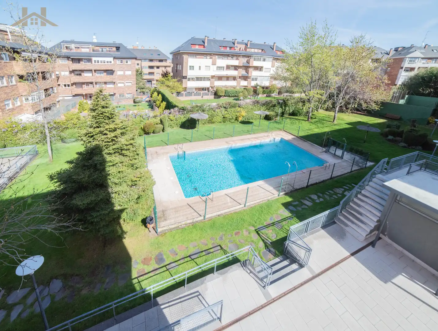 Piscina de Pis en venda en Majadahonda amb Aire condicionat, Calefacció i Terrassa