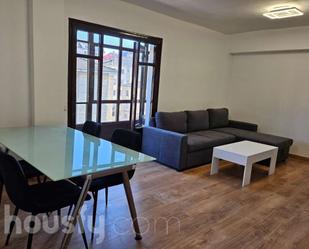 Sala d'estar de Pis de lloguer en Oviedo  amb Calefacció, Parquet i Terrassa