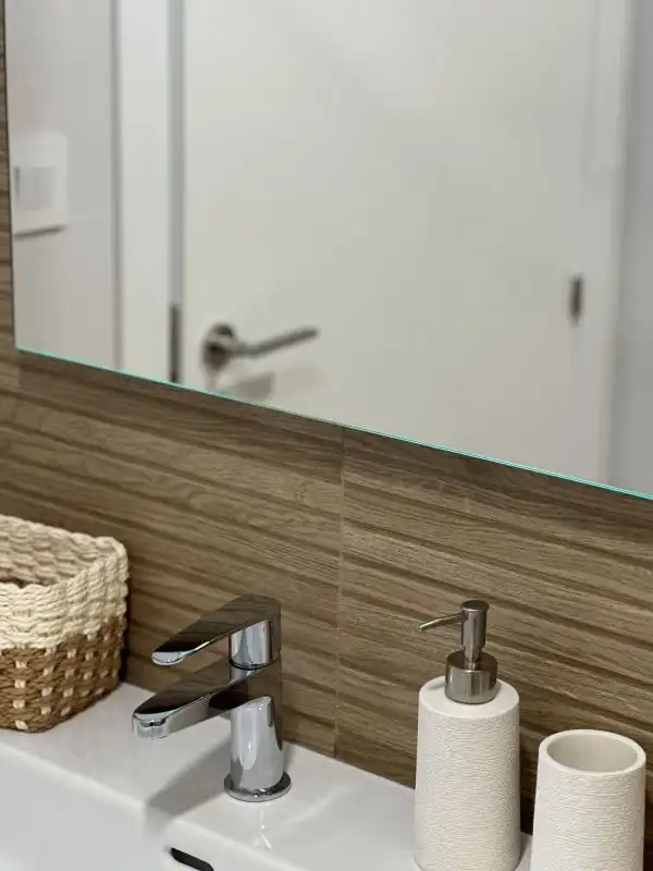 Badezimmer von Wohnungen zum Verkauf in Santa Pola mit Klimaanlage, Abstellraum und Schwimmbad