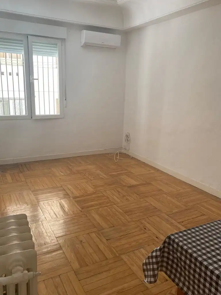 Bedroom of Flat for sale in Madrid  with Air Conditioner, Heating and Parquet flooring
