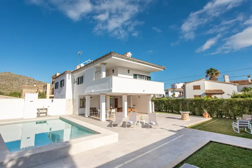 Vista exterior de Casa o xalet en venda en Pollença amb Aire condicionat, Terrassa i Traster