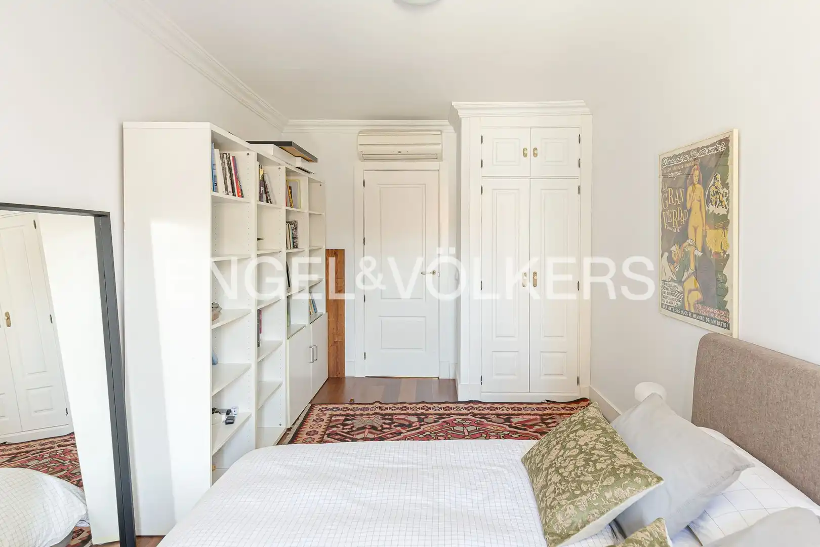 Bedroom of Flat for rent in Madrid  with Air Conditioner, Heating and Balcony