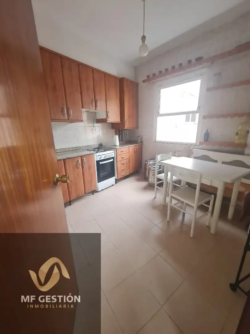 Cocina de Piso en venta en Vigo  con Parquet, Amueblado y Horno