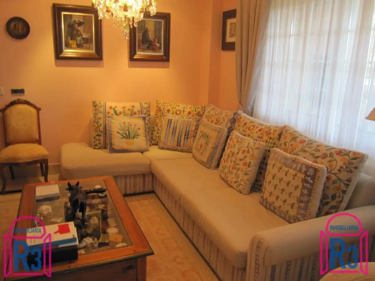 Sala de estar de Casa o chalet en venta en León Capital  con Calefacción