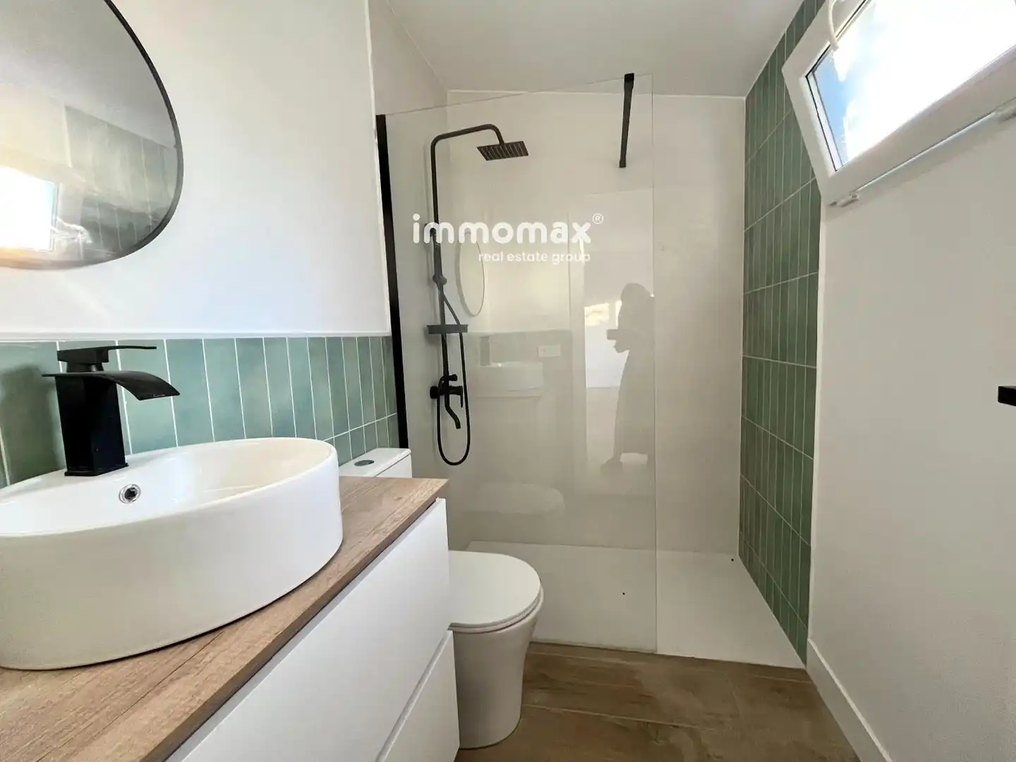 Bathroom of Houses for sale in Vilanova i la Geltrú  with Terrace and Storage room