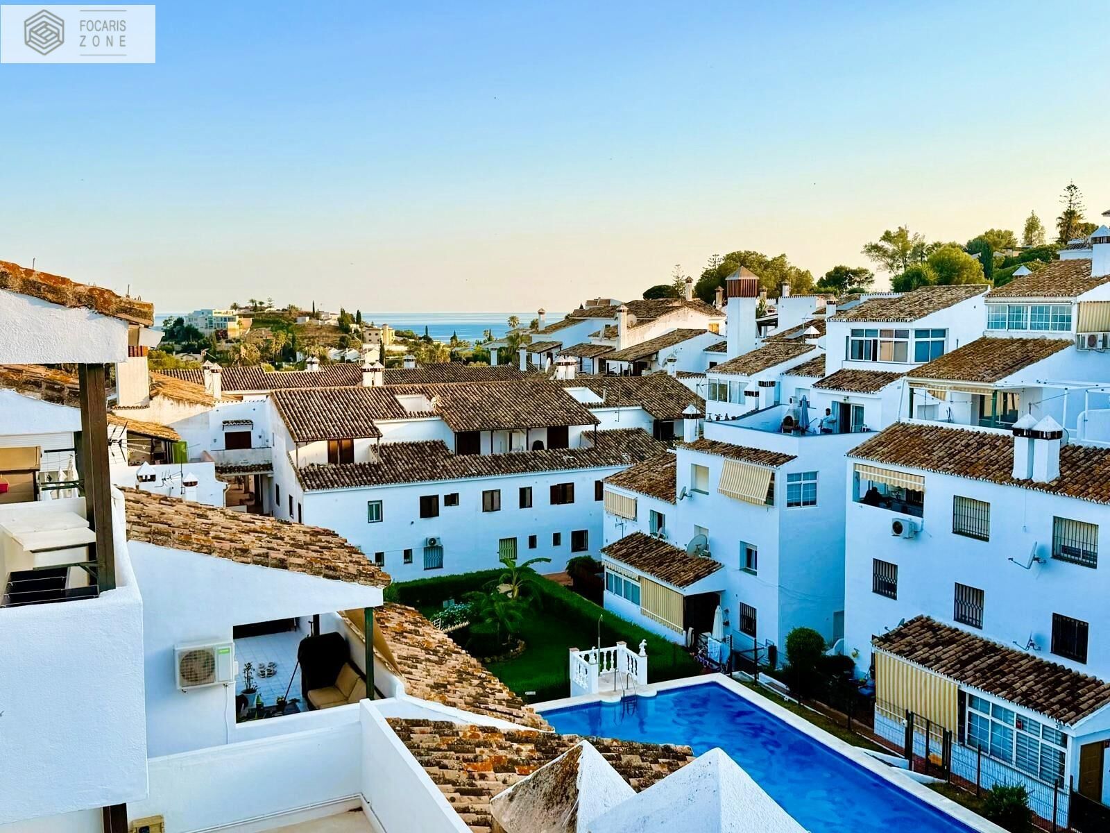 Exterior view of Single-family semi-detached for sale in Benalmádena  with Air Conditioner, Private garden and Terrace