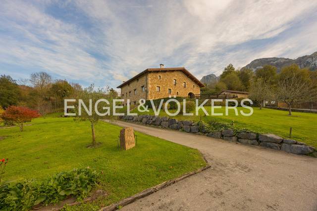 Casa-chalet en Venta en Elorrio