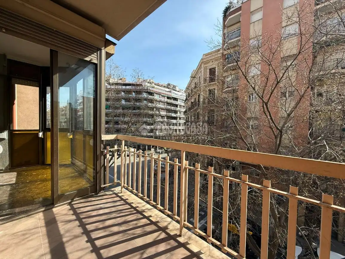 Vista exterior de Piso en venta en Barcelona
