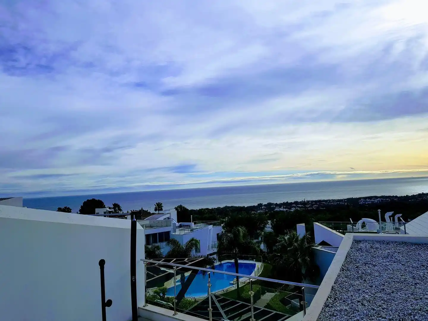 Vista exterior de Casa adosada de lloguer en Marbella amb Aire condicionat, Jardí privat i Piscina