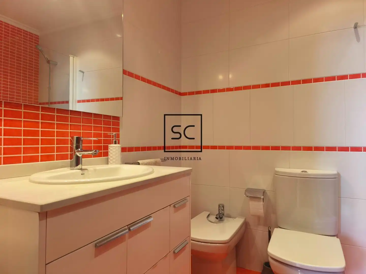 Bathroom of Apartments for rent in Porta Nova