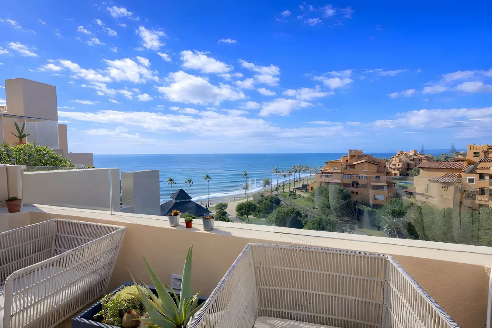 Vista exterior de Ático en venta en Estepona con Aire acondicionado, Terraza y Trastero