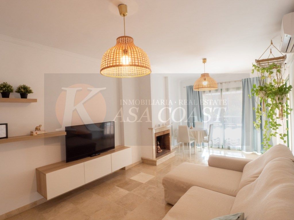 Sala de estar de Piso en venta en Fuengirola con Aire acondicionado, Jardín privado y Terraza