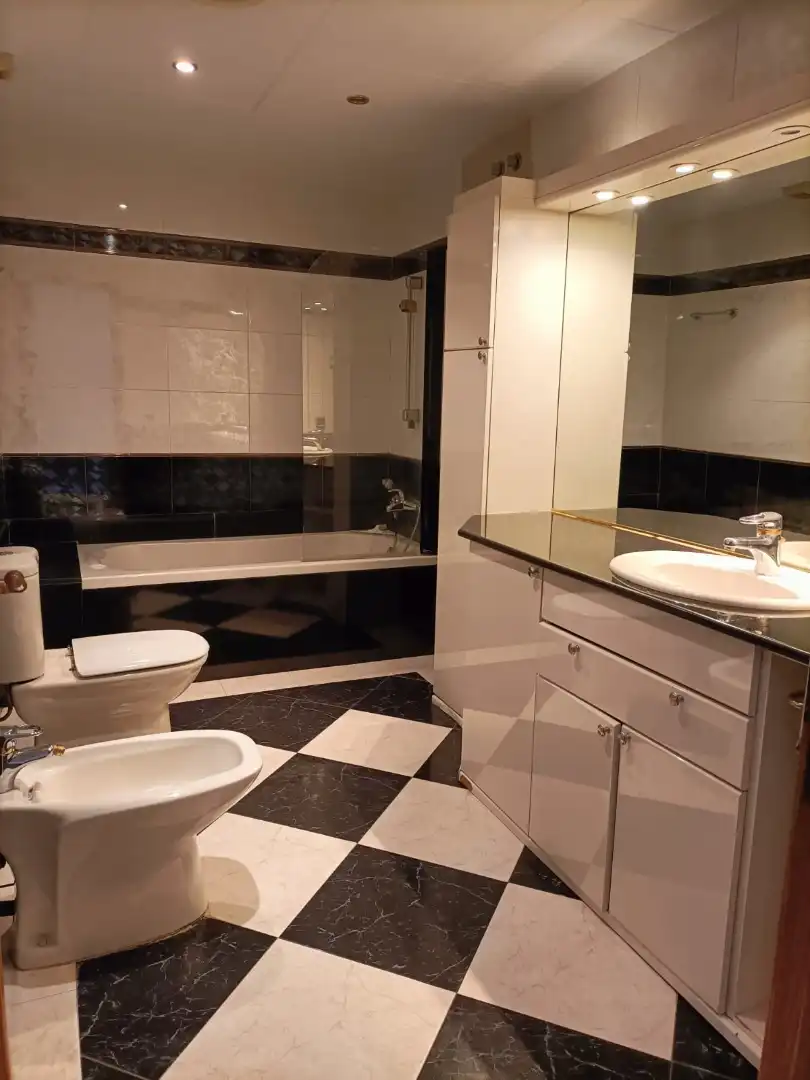 Baño de Dúplex en venta en Pineda de Mar con Calefacción, Terraza y Amueblado