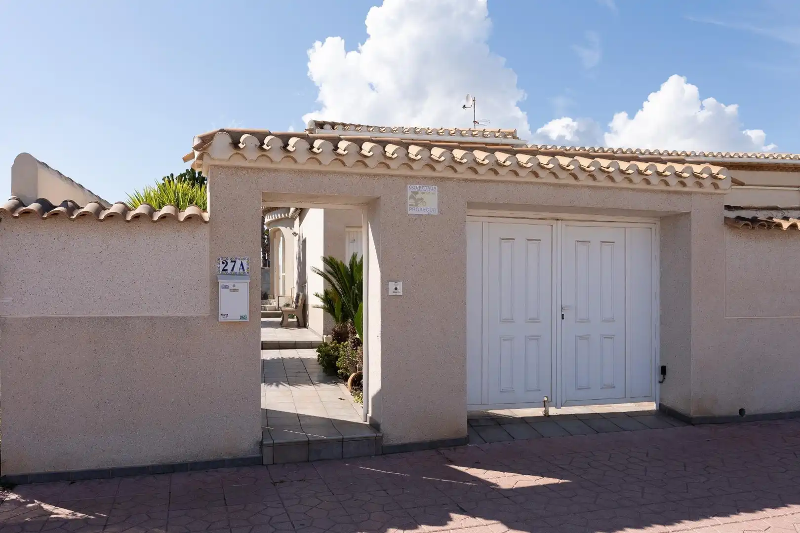 Vista exterior de Casa o xalet en venda en Orihuela amb Aire condicionat, Calefacció i Jardí privat