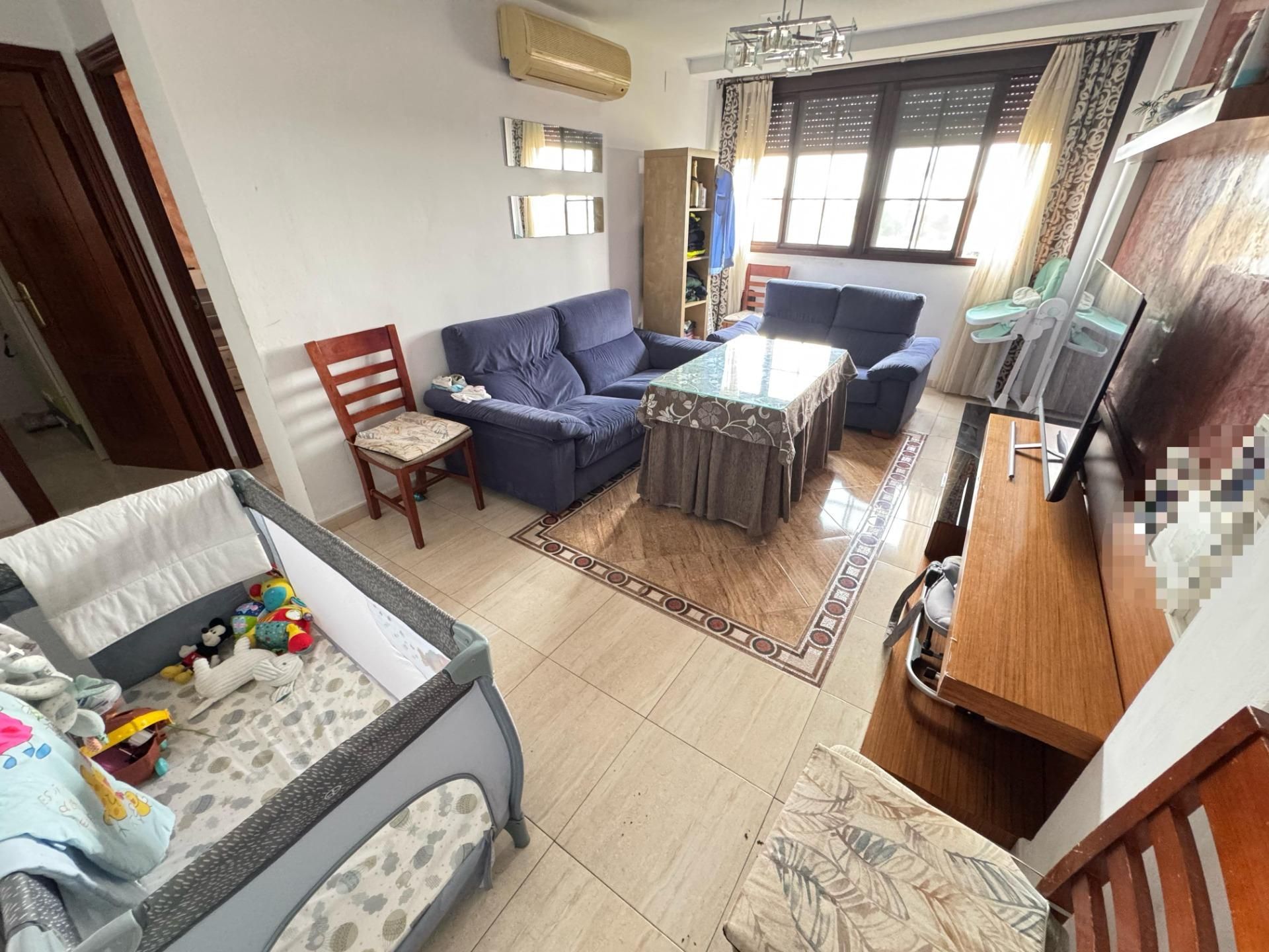 Sala d'estar de Pis en venda en Dos Hermanas amb Aire condicionat