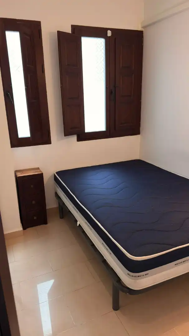 Dormitori de Apartament de lloguer en Granada amb Moblat, Rentadora i Microones