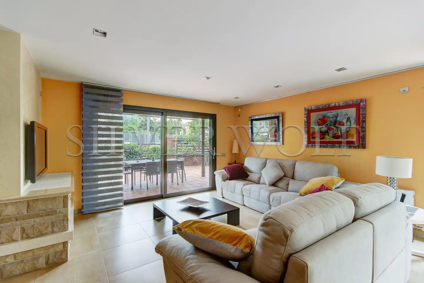 Sala d'estar de Casa o xalet en venda en Viladecans amb Aire condicionat, Calefacció i Jardí privat