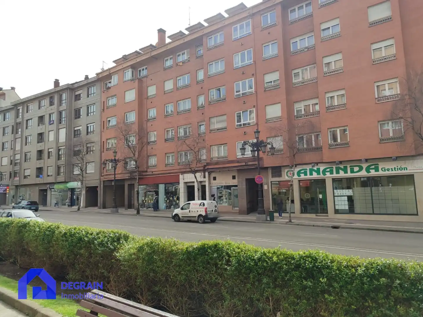 Außenansicht von Wohnung zum Verkauf in Oviedo  mit Abstellraum