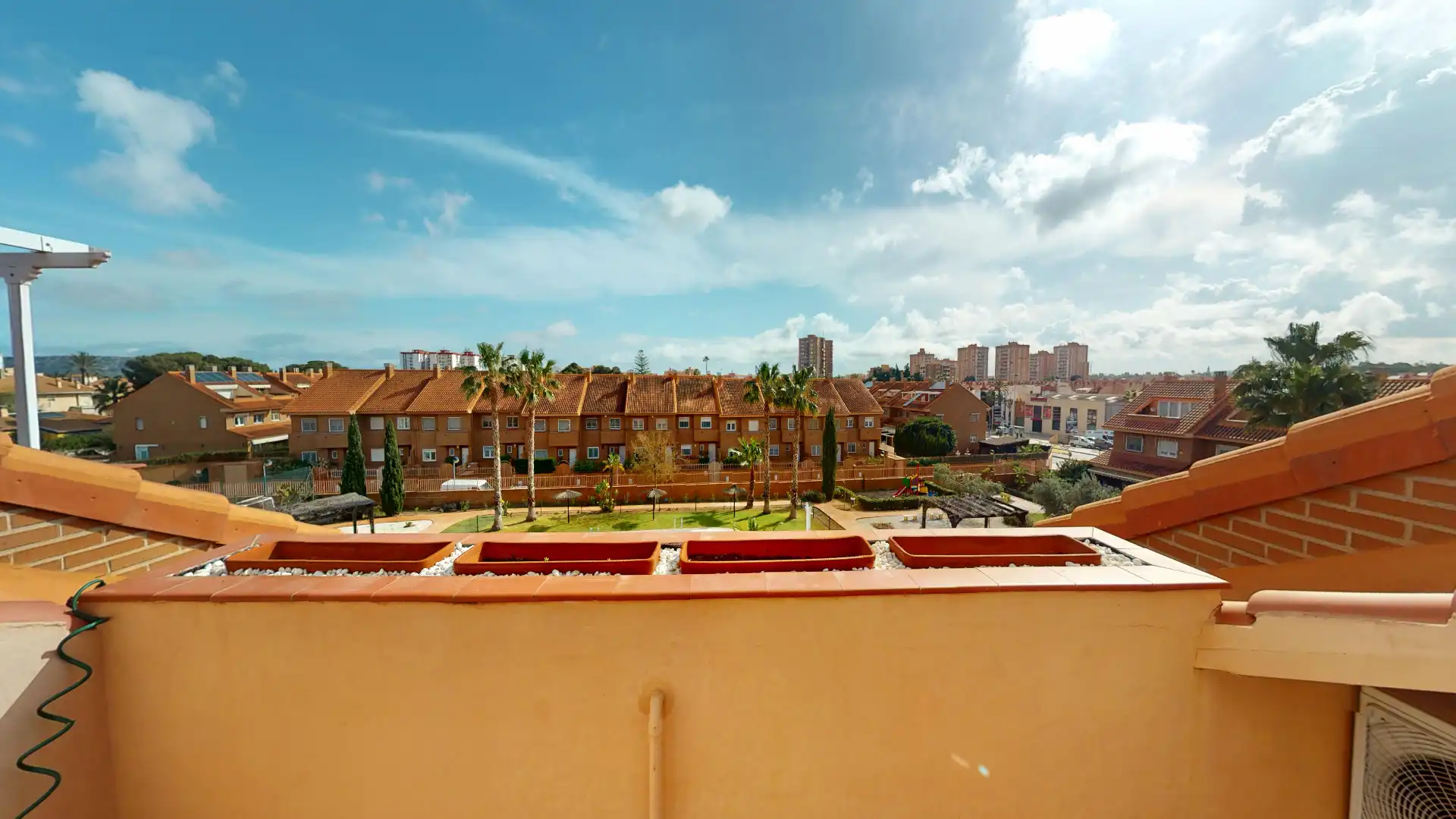 Vista exterior de Casa o chalet en venta en Alicante / Alacant con Aire acondicionado, Jardín privado y Terraza