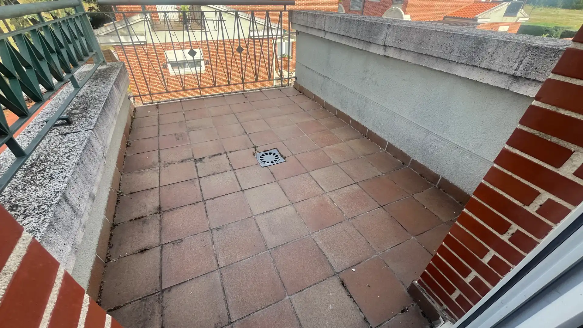 Terrasse von Einfamilien-Reihenhaus zum Verkauf in Mojados mit Heizung und Parkett