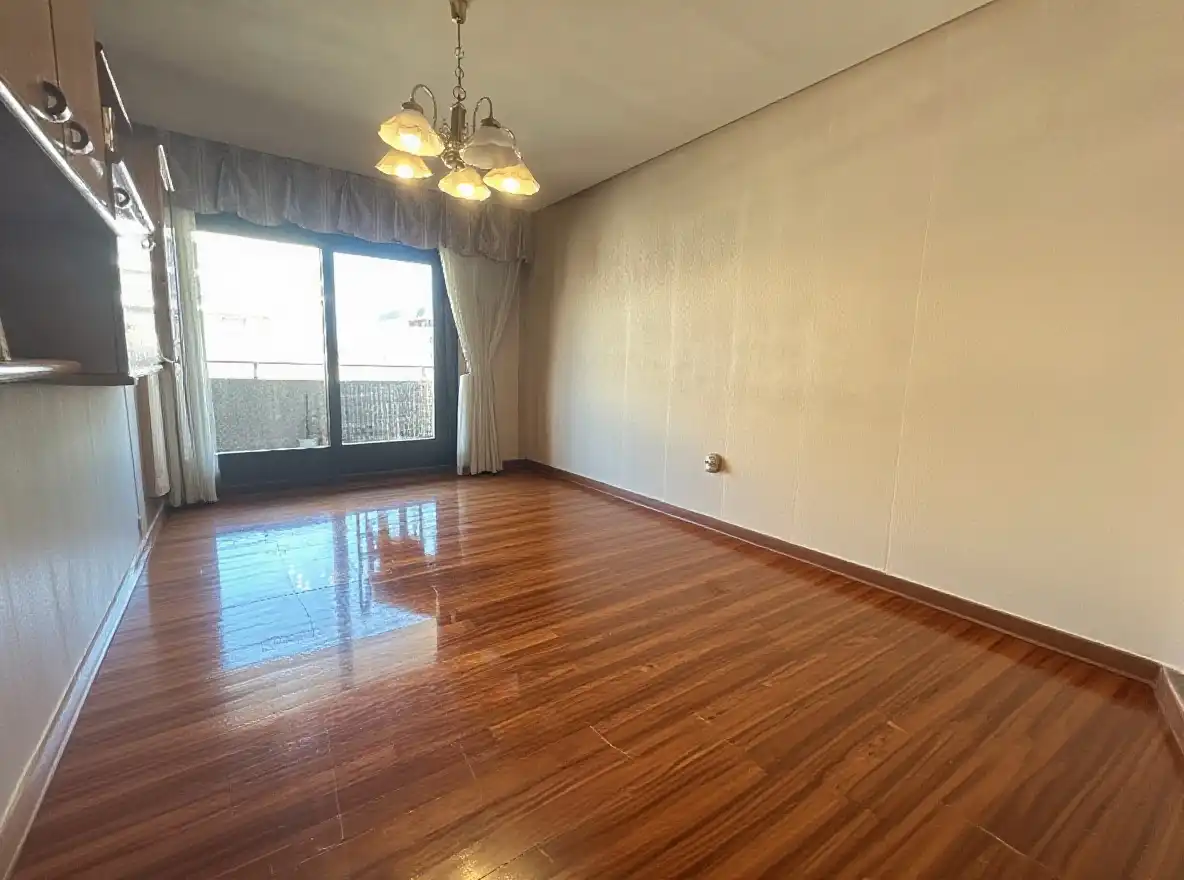 Habitación de Piso en venta en  Logroño con Calefacción, Parquet y Terraza