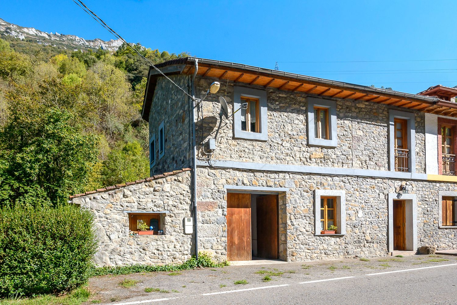 Vista exterior de Casa o chalet en venta en Somiedo con Jardín privado, Amueblado y Balcón