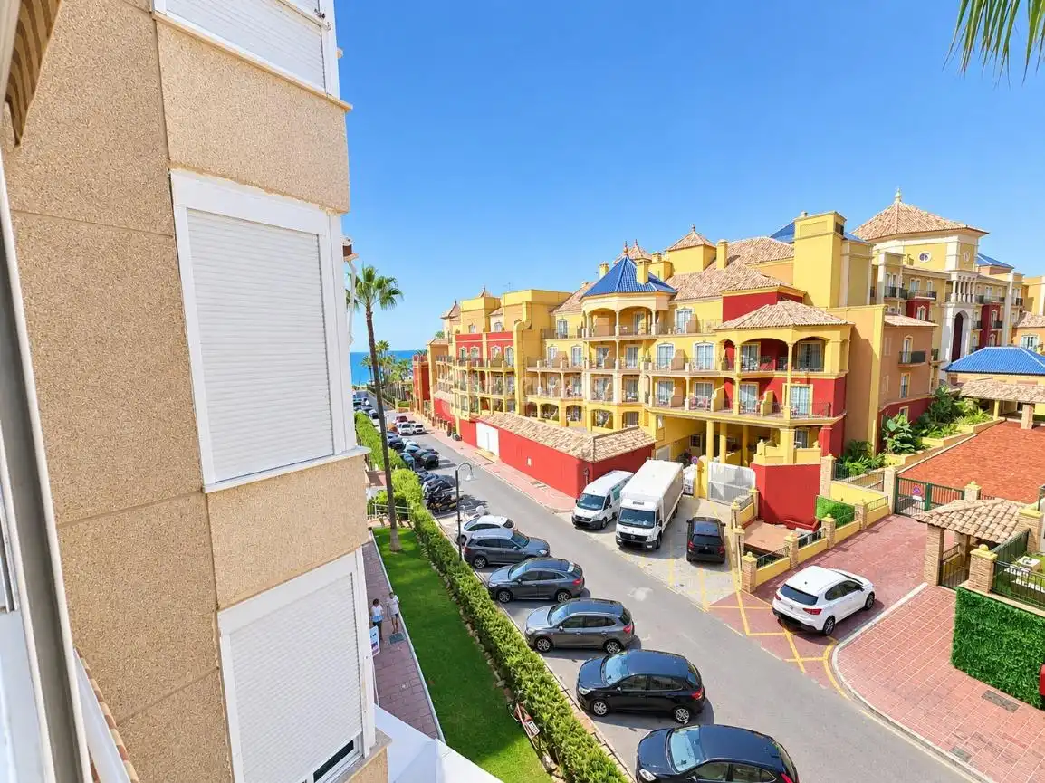 Vista exterior de Estudi en venda en Torrox amb Aire condicionat i Piscina comunitària