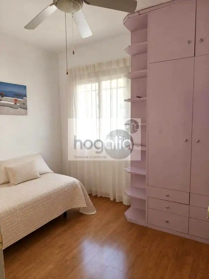 Schlafzimmer von Wohnung zur Miete in Sevilla mit Klimaanlage, Terrasse und Möbliert