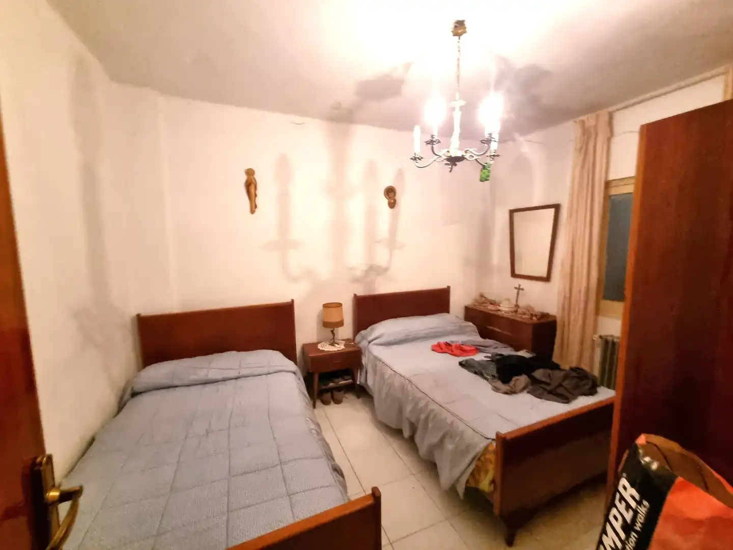 Dormitori de Casa adosada en venda en Burgos amb Jardí privat