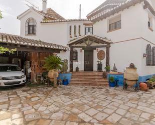 Vista exterior de Casa o xalet en venda en Cúllar Vega amb Aire condicionat, Terrassa i Piscina