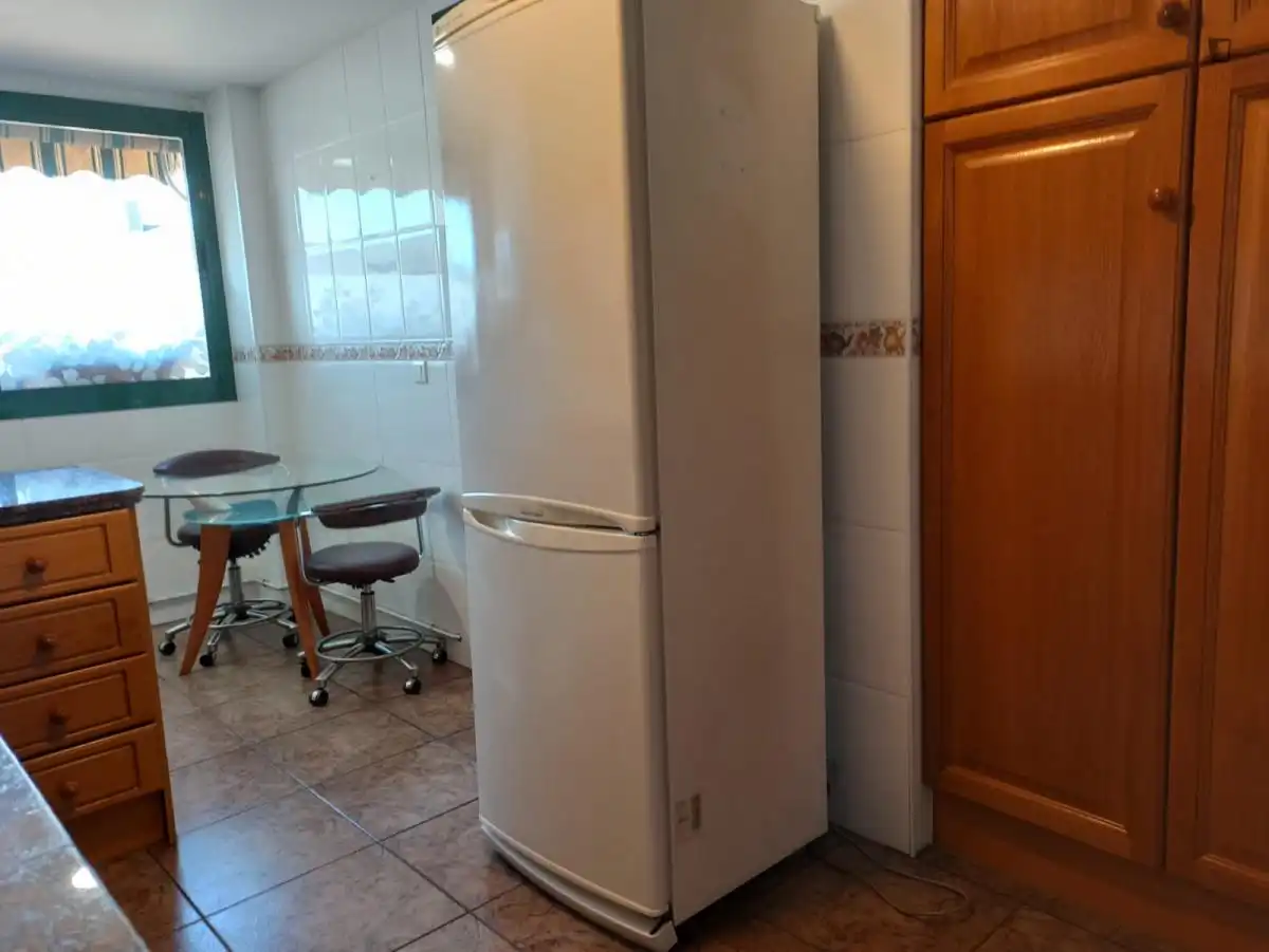 Cuina de Apartament per a compartir en Valencia amb Aire condicionat, Moblat i Forn