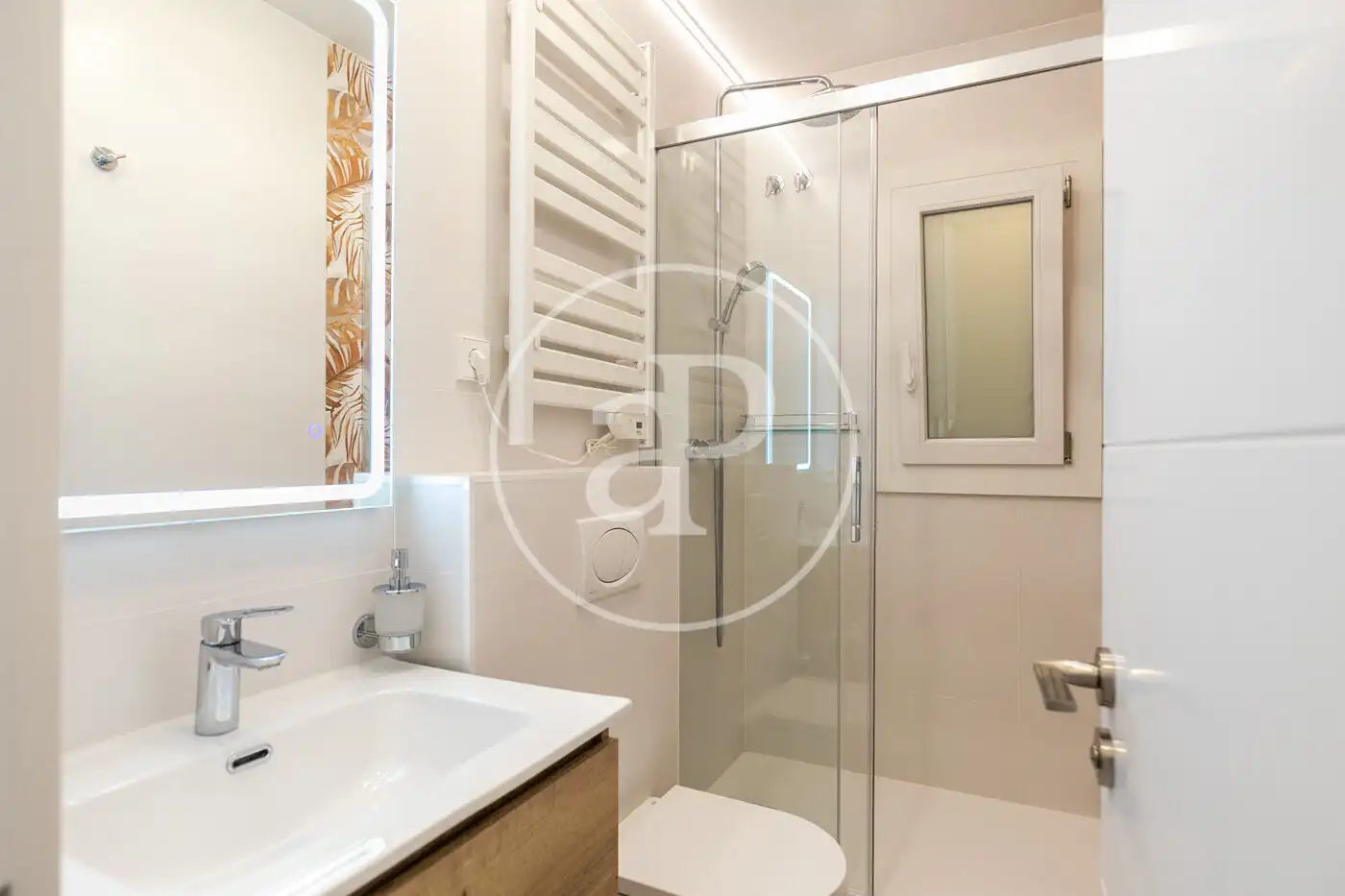 Badezimmer von Wohnung zum Verkauf in Barcelona mit Klimaanlage, Heizung und Möbliert
