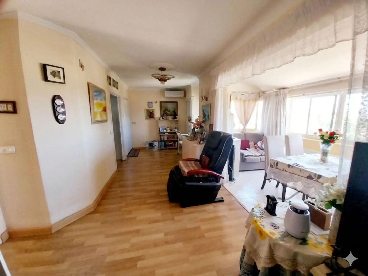 Wohnzimmer von Einfamilien-Reihenhaus zum Verkauf in Mijas mit Klimaanlage, Heizung und Terrasse