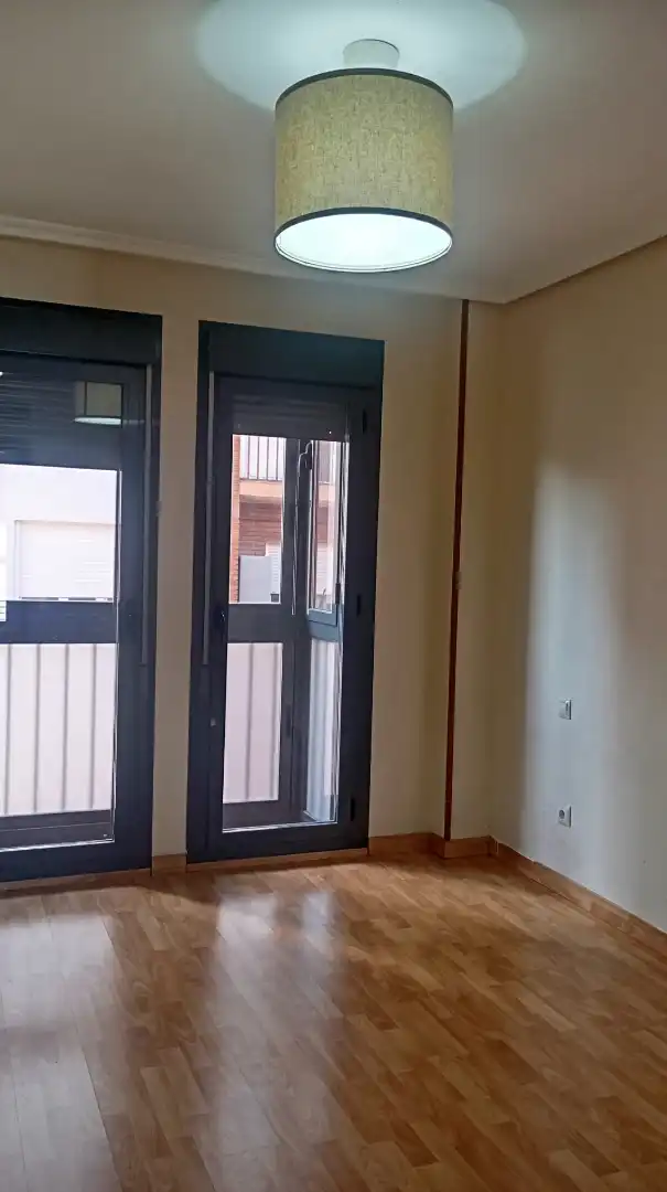 Piso de alquiler en Zaragoza con Aire acondicionado, Calefacción y Trastero
