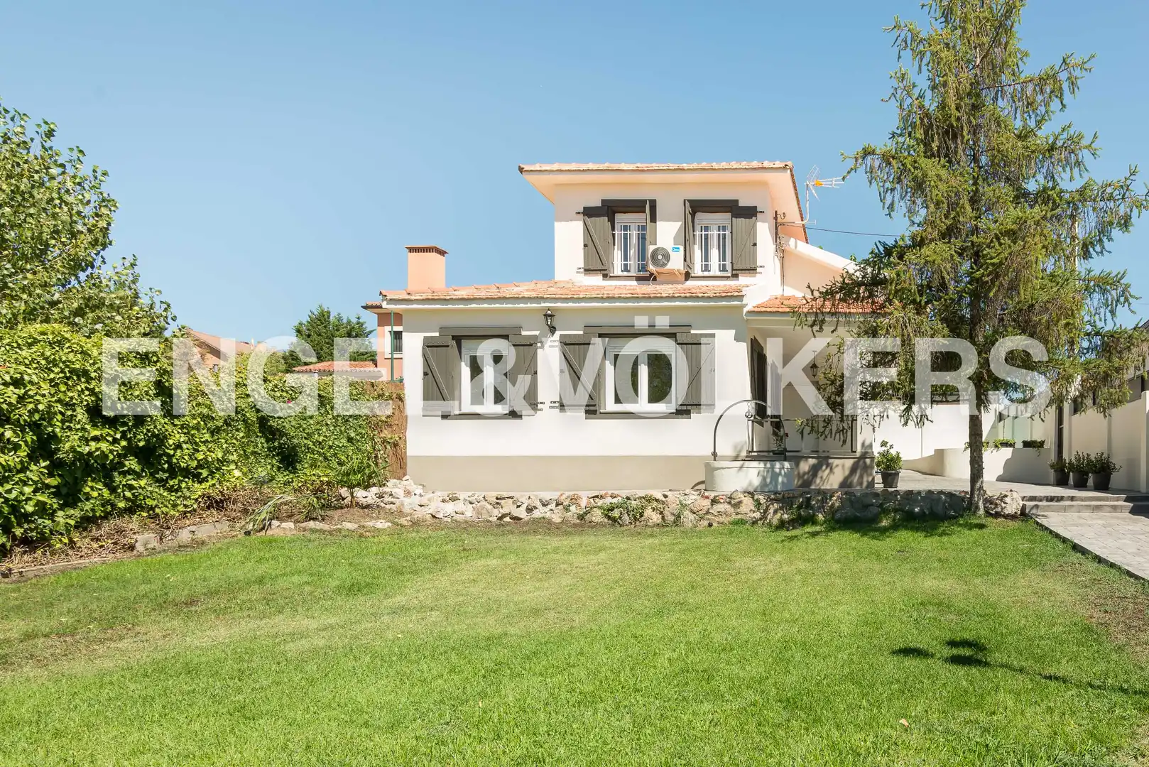 Vista exterior de Casa o chalet de alquiler en Pozuelo de Alarcón con Aire acondicionado, Calefacción y Jardín privado