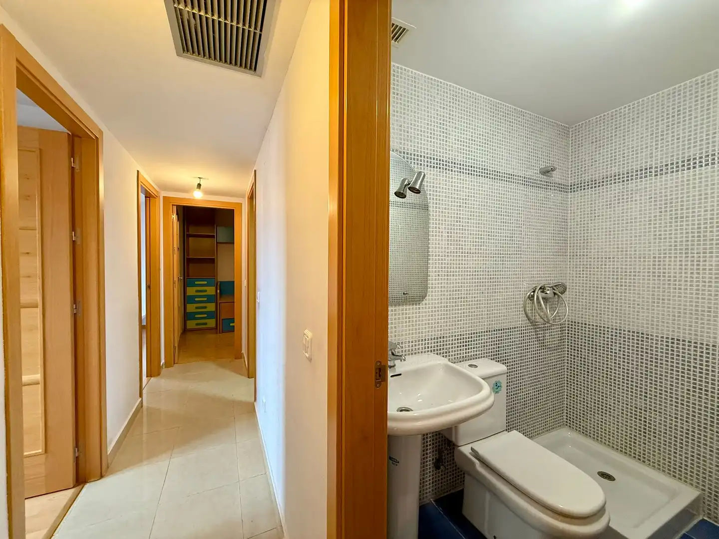 Baño de Piso en venta en Cedillo del Condado con Aire acondicionado, Trastero y Piscina