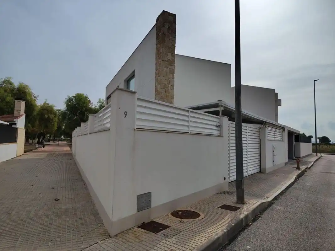 Vista exterior de Casa adosada en venda en Callosa de Segura amb Aire condicionat, Calefacció i Jardí privat