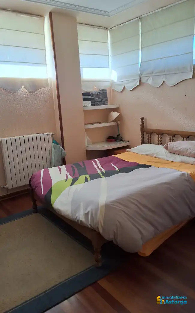 Habitación de Casa o chalet en venta en Astorga con Calefacción, Jardín privado y Parquet