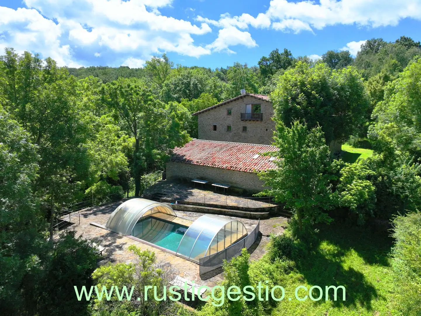 Außenansicht von Country house zum Verkauf in La Vall d'en Bas mit Heizung, Privatgarten und Parkett