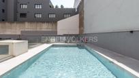 Swimming pool of Attic for sale in  Madrid Capital  with Air Conditioner, Terrace and Swimming Pool