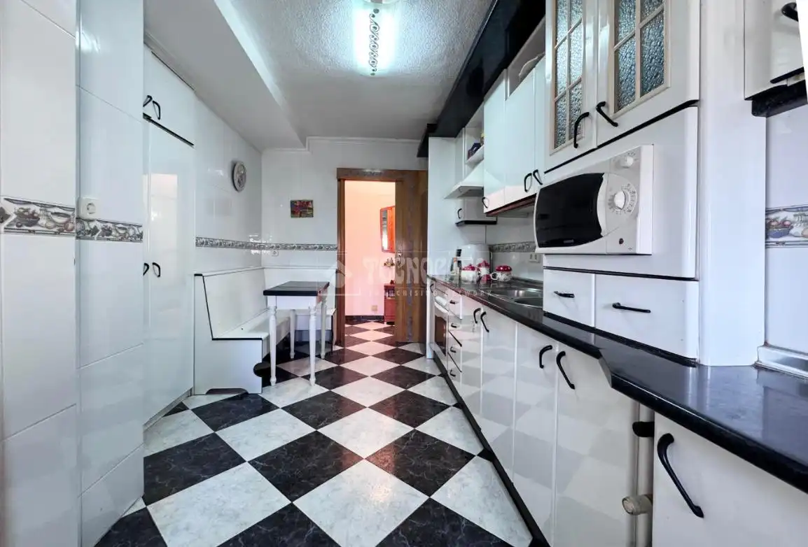 Kitchen of Flat for sale in Torremolinos